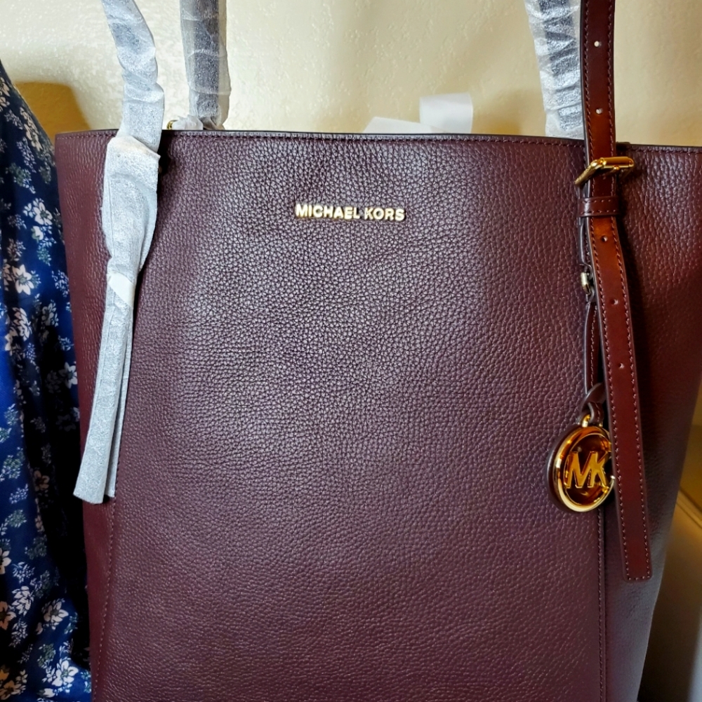 Michael Kors Leather burgundy bag